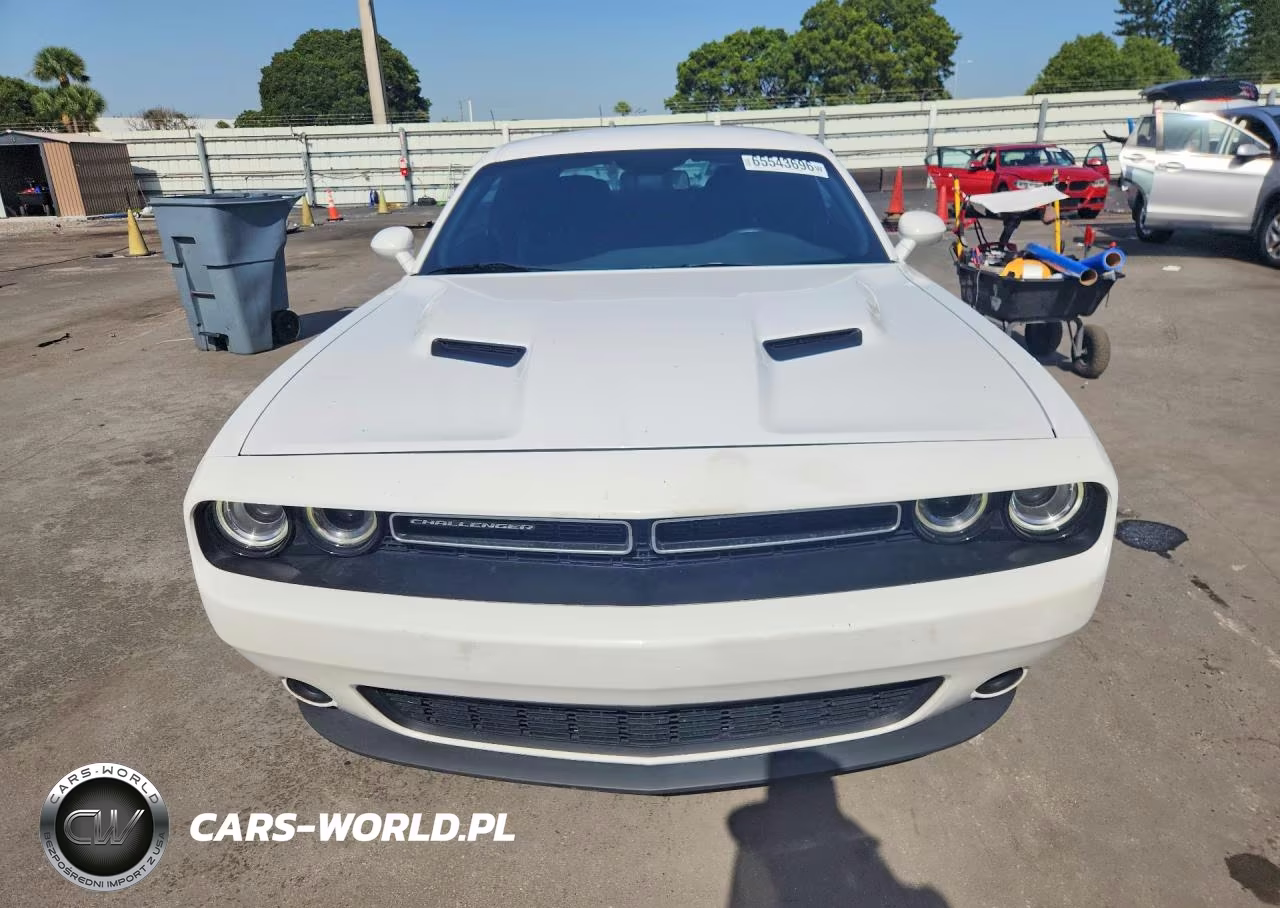 2018 Dodge Challenger Sxt VIN:2C3CDZAG8JH246426 - 5