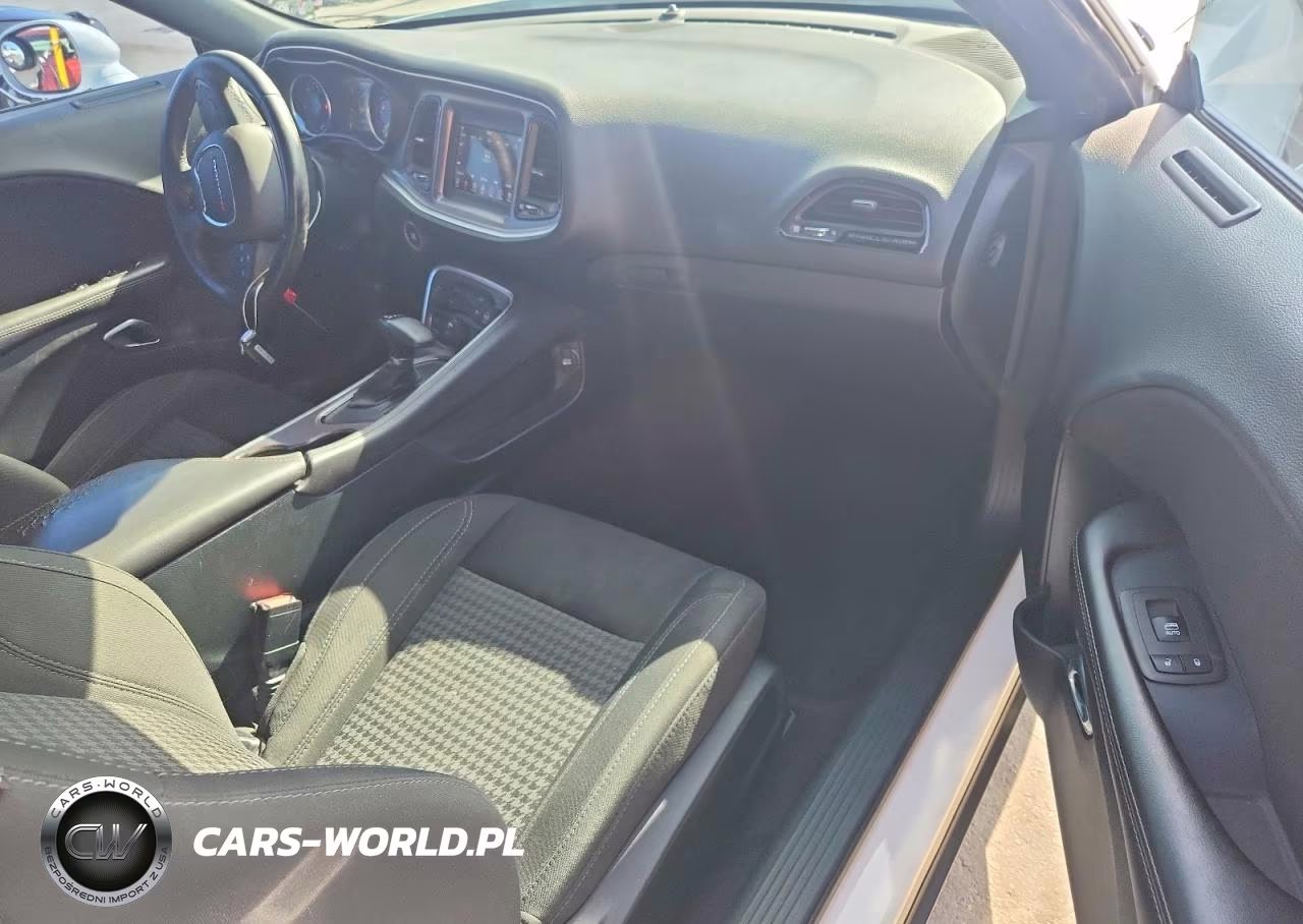 2018 Dodge Challenger Sxt VIN:2C3CDZAG8JH246426 - 8