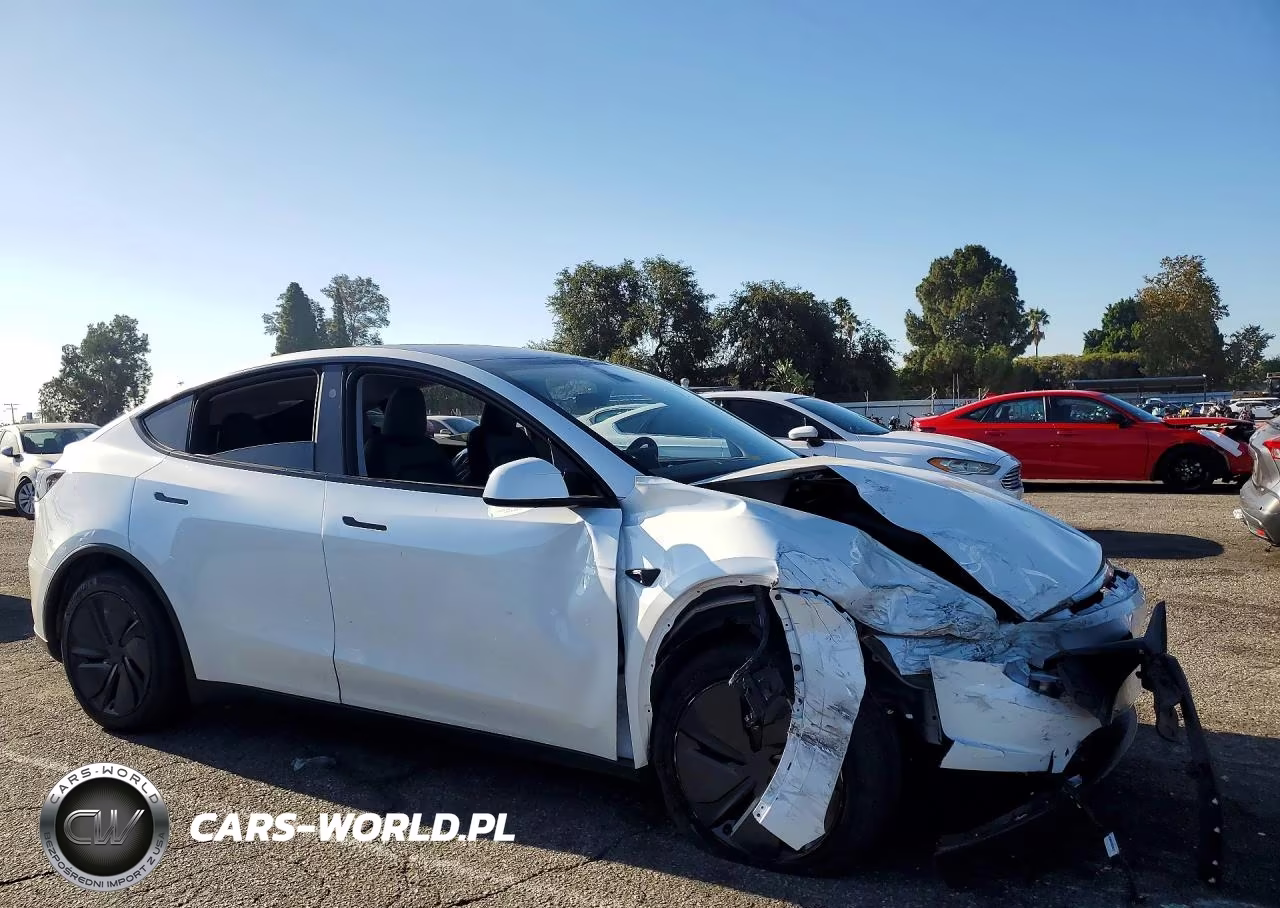 2026 Tesla Model Y VIN:7SAYGDED2TF444118 - 4