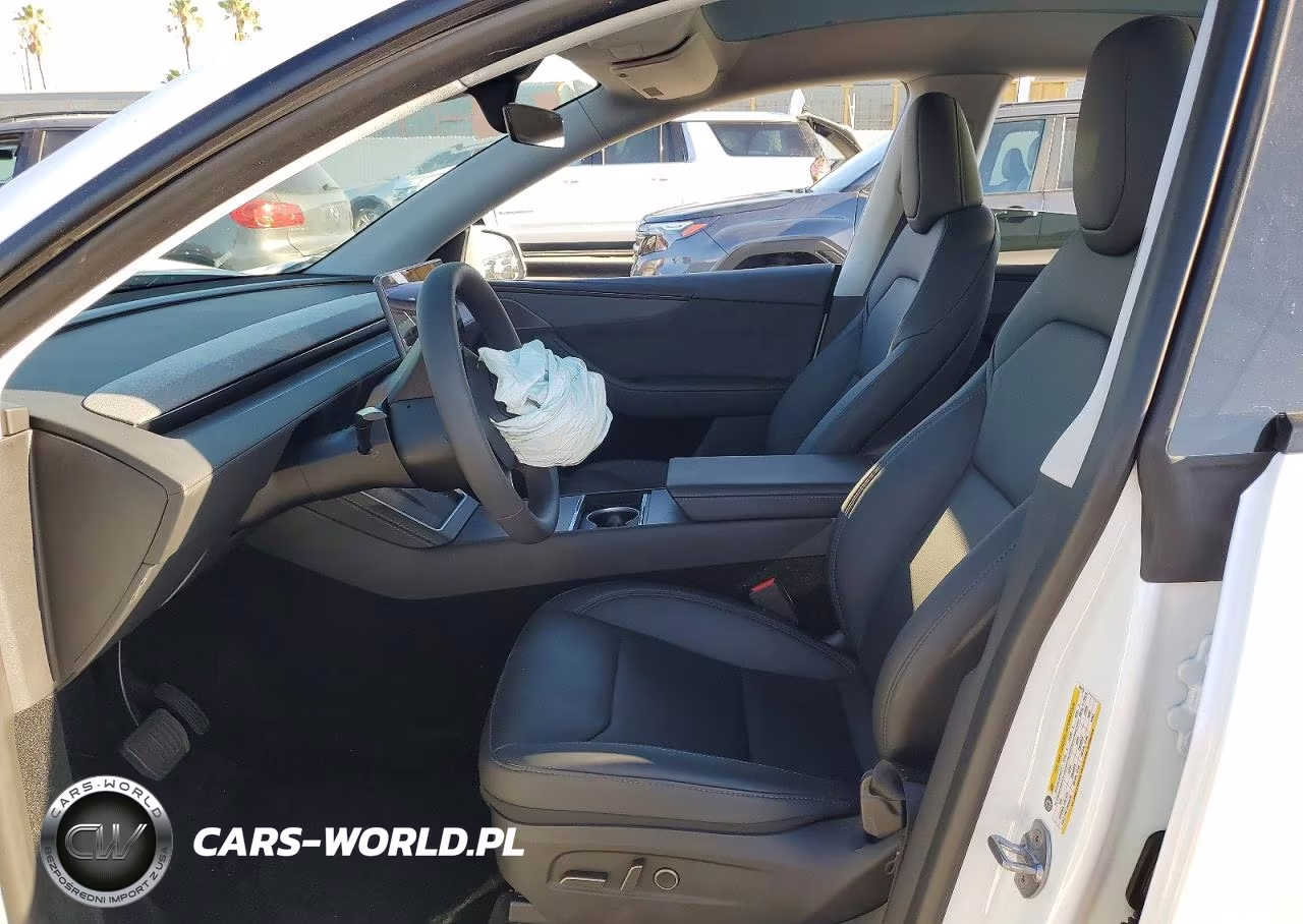 2026 Tesla Model Y VIN:7SAYGDED2TF444118 - 7
