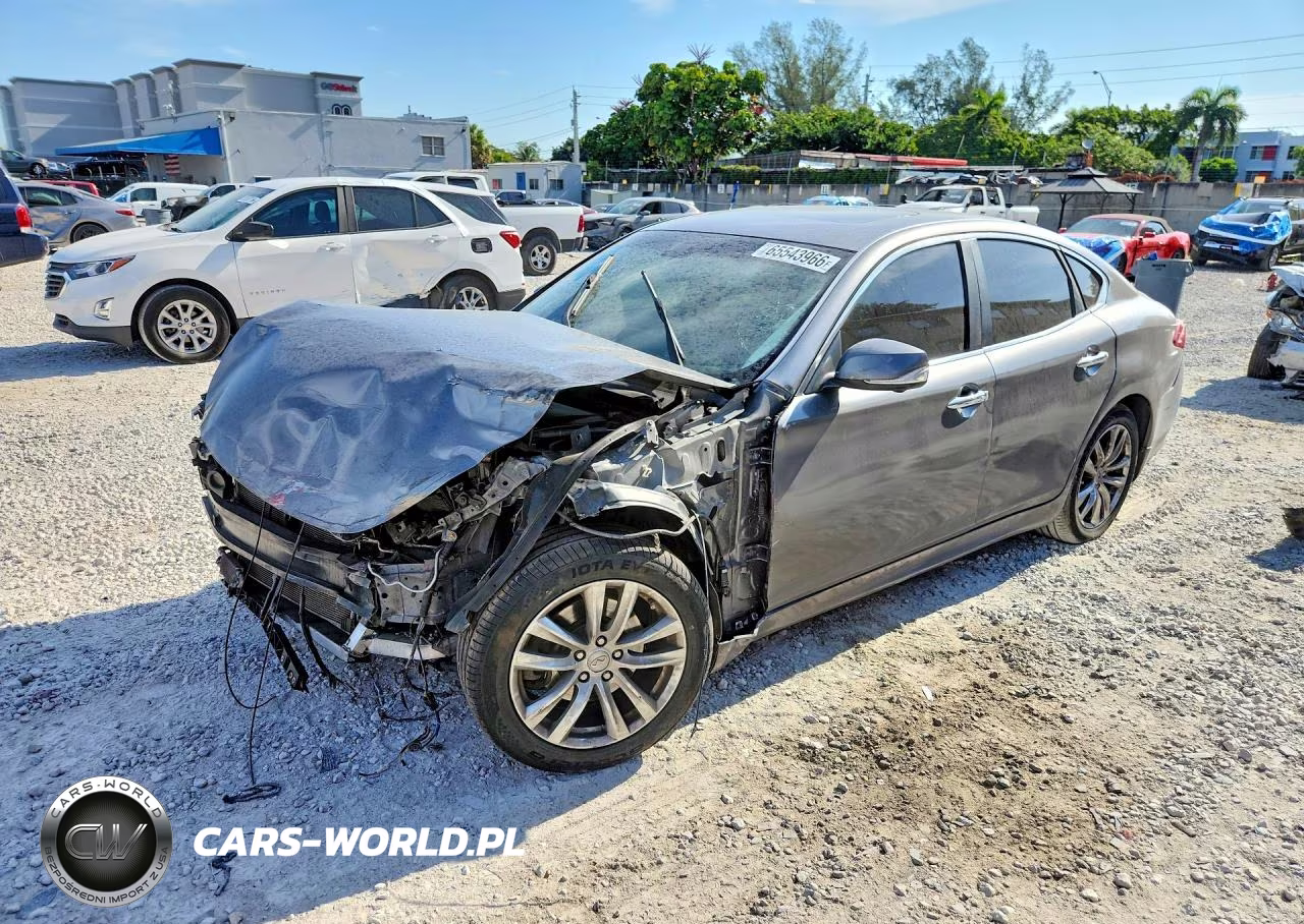 2015 Infiniti Q70 3.7