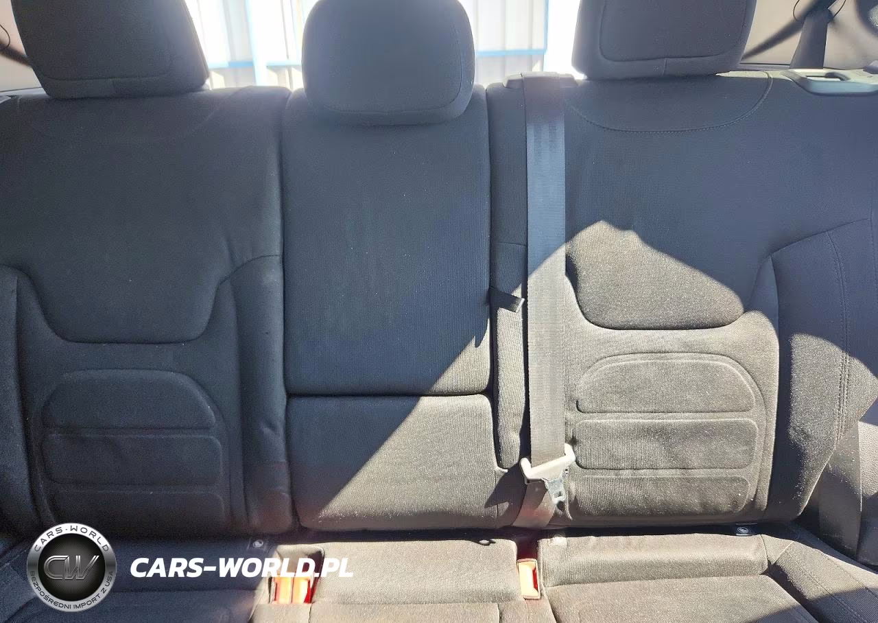 2020 Jeep Renegade Latitude VIN:ZACNJABB3LPL18245 - 10