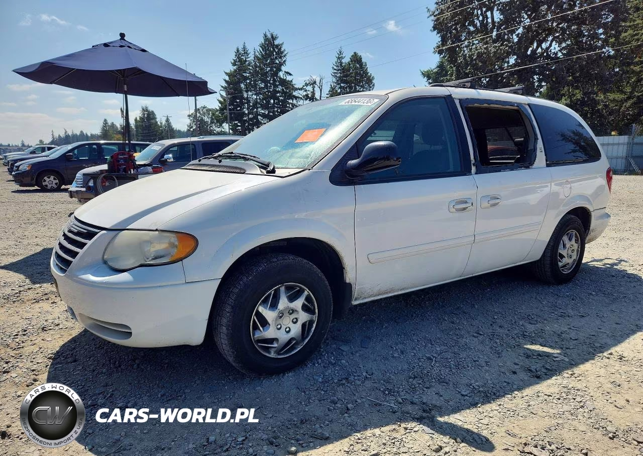 2005 Chrysler Town & Country Lx