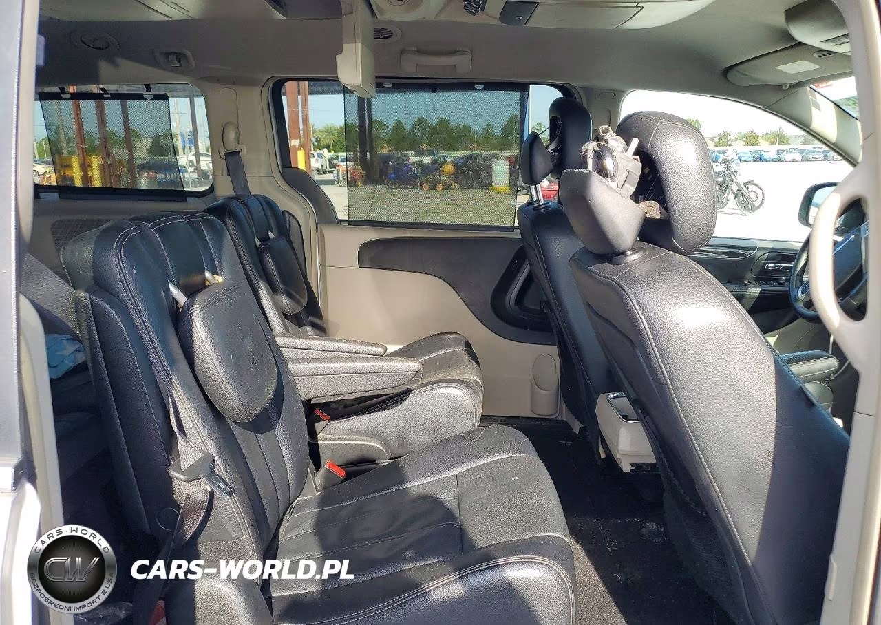 2015 Chrysler Town & Country Touring VIN:2C4RC1BG3FR514938 - 11