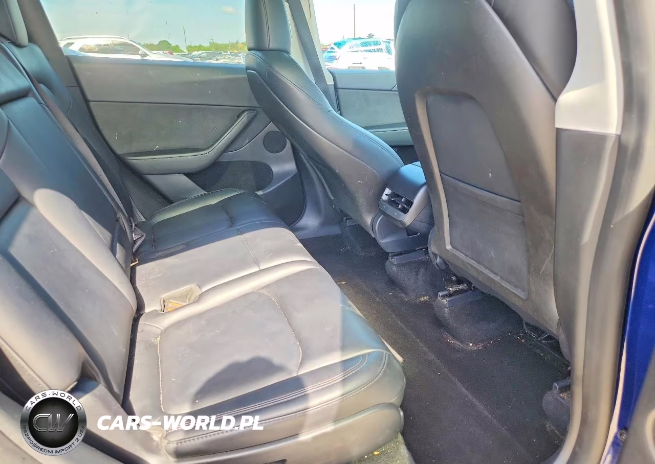 2024 Tesla Model Y VIN:7SAYGAEE8RF100874 - 11