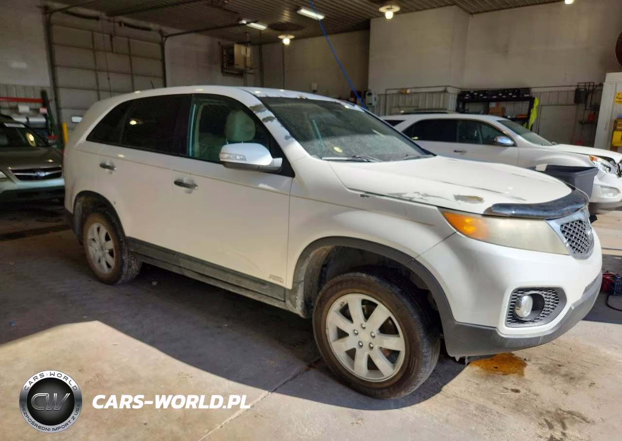 2011 Kia Sorento Lx VIN:5XYKTCA13BG062434 - 4