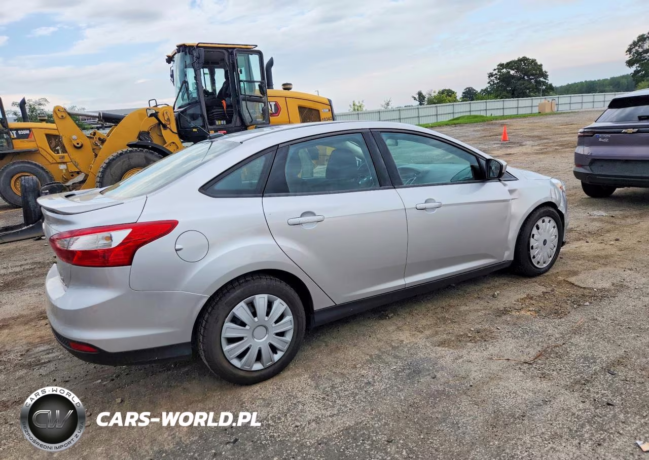2012 Ford Focus Se VIN:1FAHP3F27CL451606 - 3