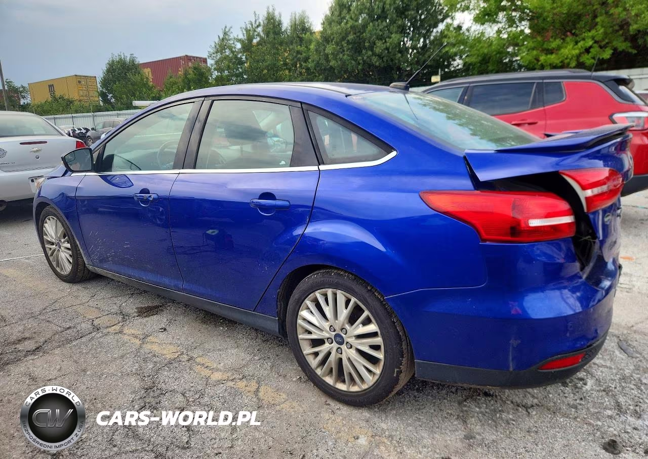 2015 Ford Focus Titanium VIN:1FADP3J24FL339520 - 2
