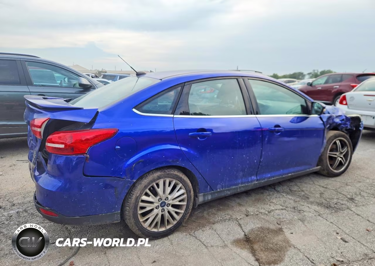 2015 Ford Focus Titanium VIN:1FADP3J24FL339520 - 3