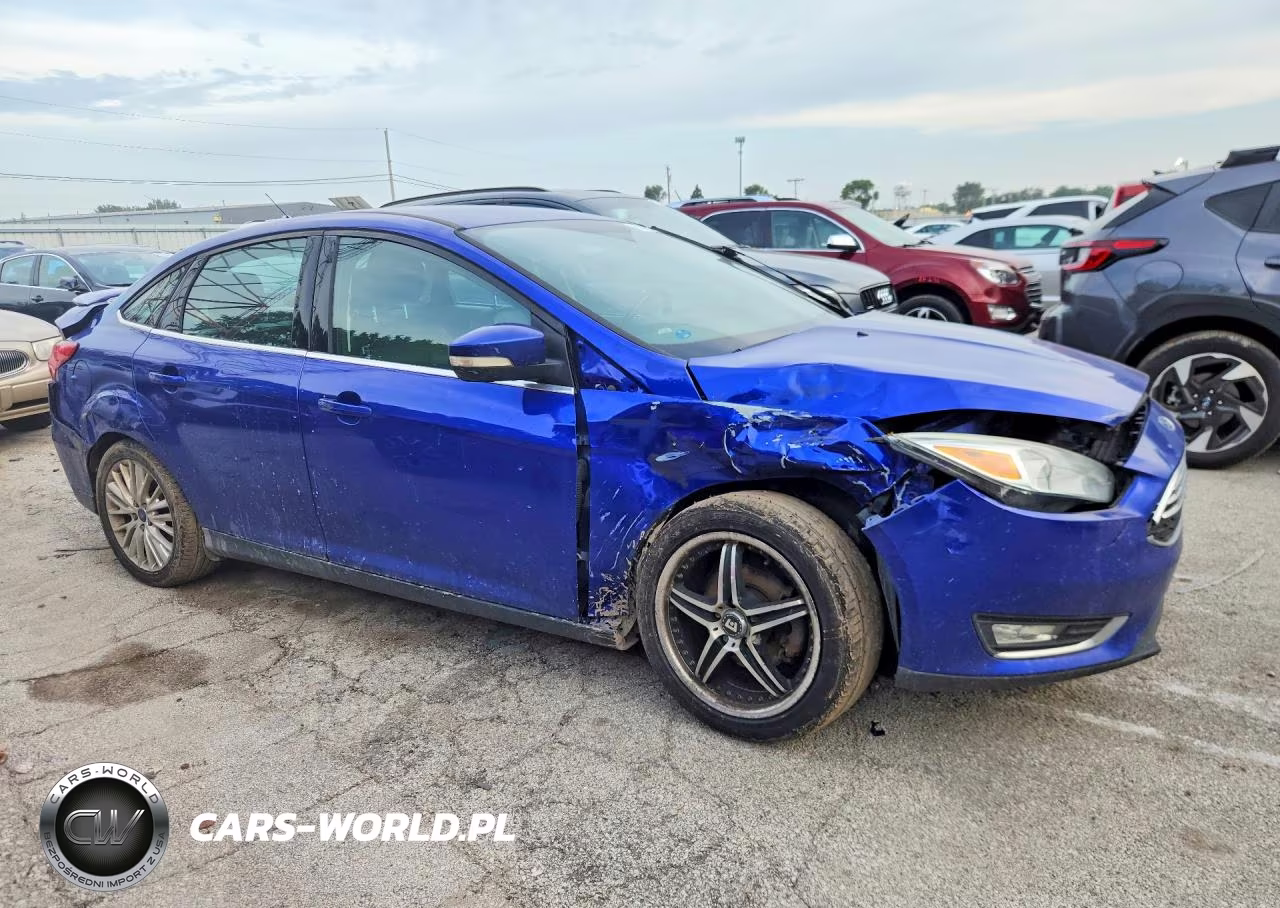 2015 Ford Focus Titanium VIN:1FADP3J24FL339520 - 4