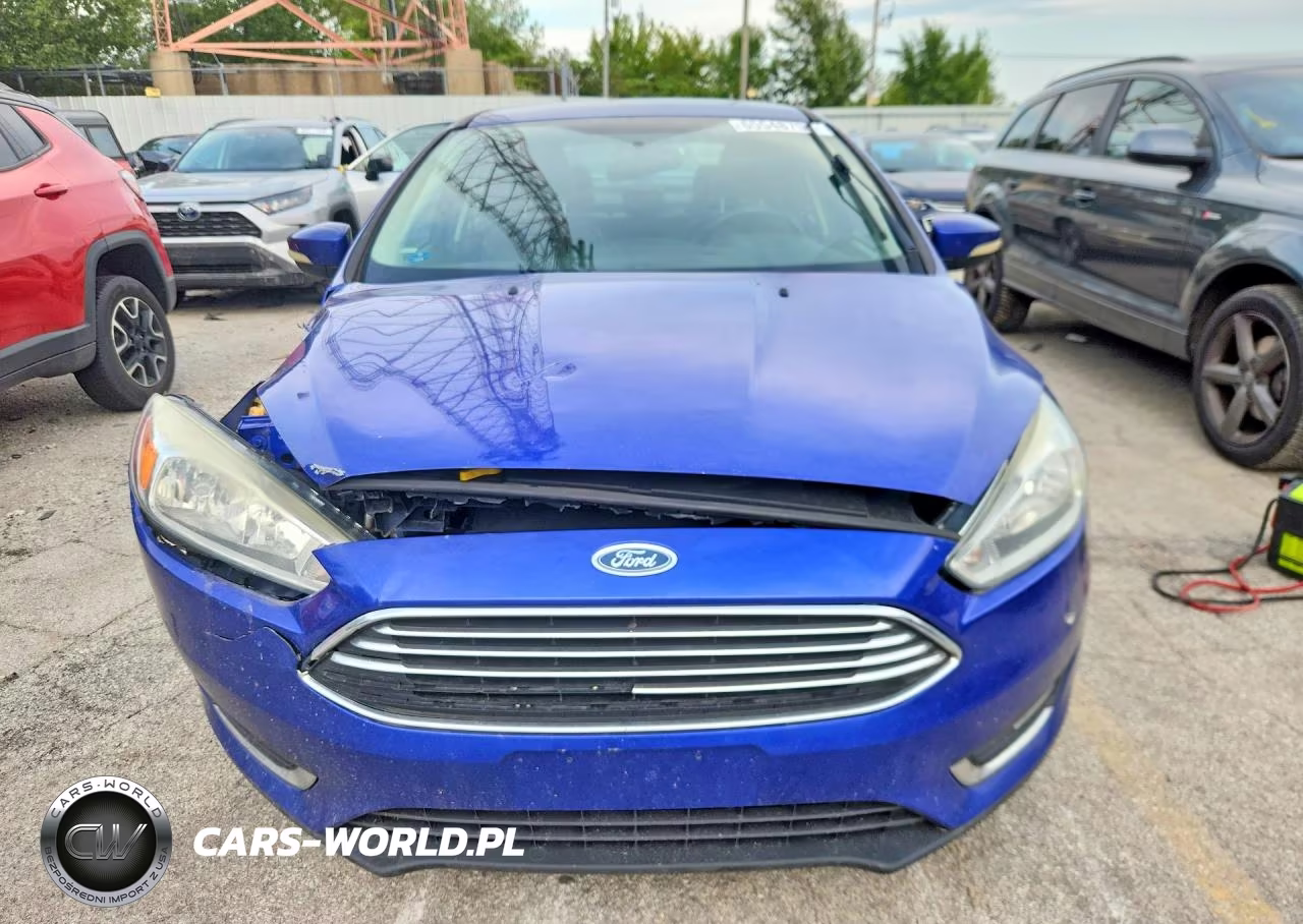 2015 Ford Focus Titanium VIN:1FADP3J24FL339520 - 5