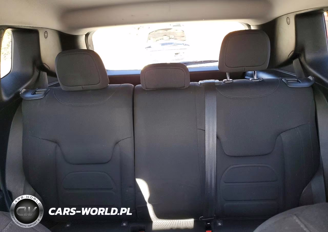2022 Jeep Renegade Latitude VIN:ZACNJDB16NPN80529 - 10