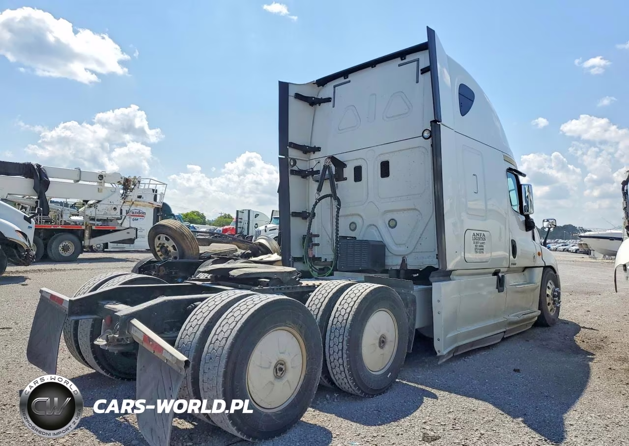 2017 Freightliner Cascadia 125 Semi Truck VIN:3AKJGLDR0HSGX2791 - 3
