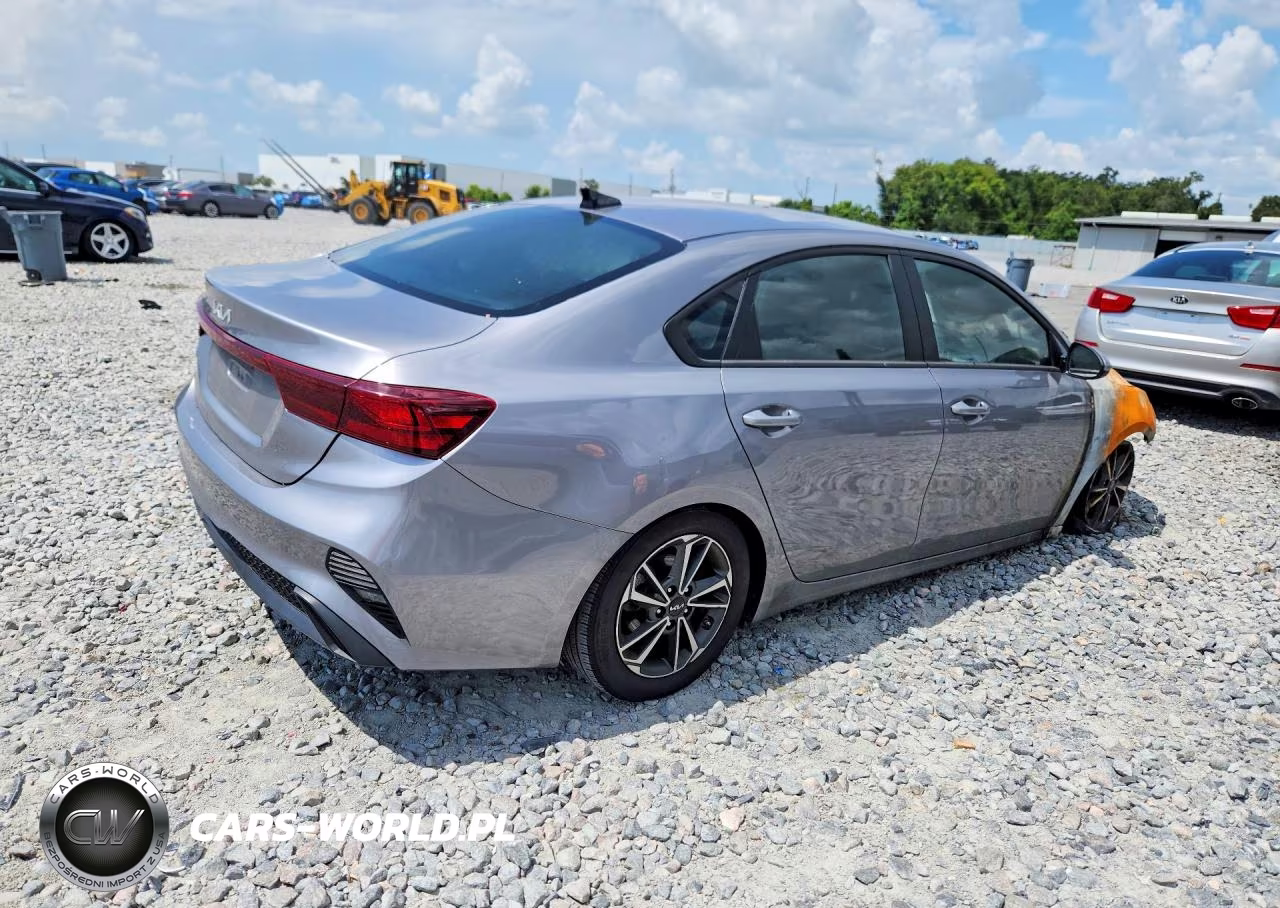 2023 Kia Forte Lxs VIN:3KPF24AD6PE682610 - 3