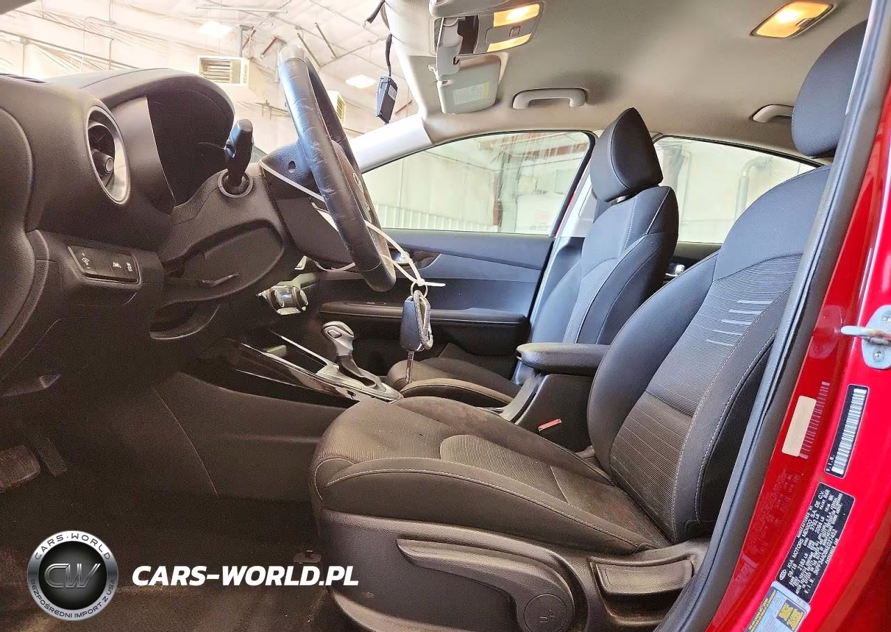 2019 Kia Forte S VIN:3KPF34AD8KE027452 - 7