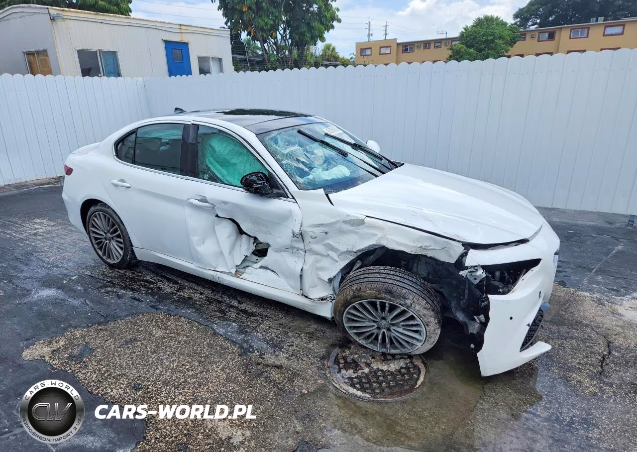 2020 Alfa Romeo Giulia Ti VIN:ZARFANBN8L7629553 - 4