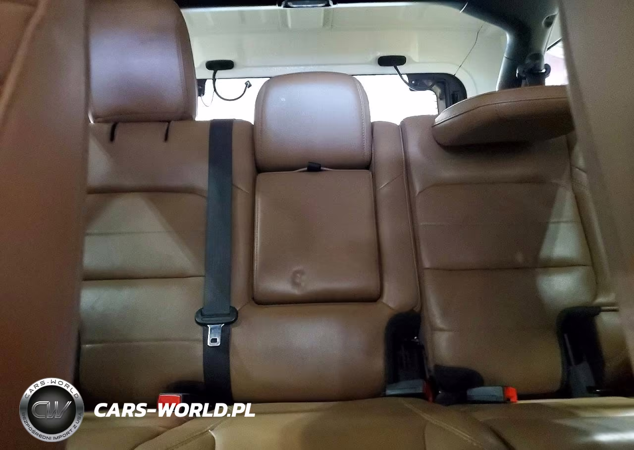2020 Jeep Wrangler Unlimited Sahara VIN:1C4HJXEN1LW153405 - 10