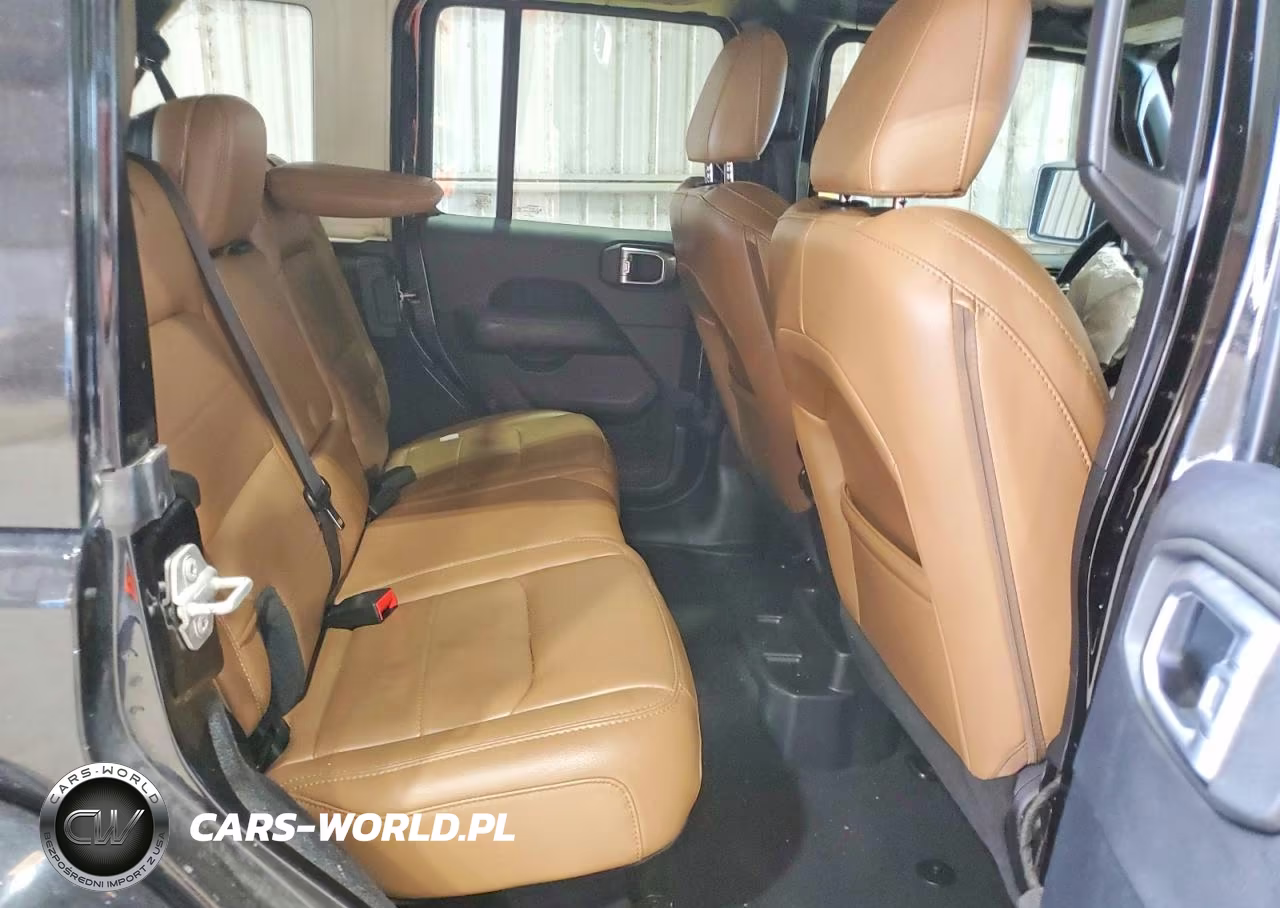 2020 Jeep Wrangler Unlimited Sahara VIN:1C4HJXEN1LW153405 - 11