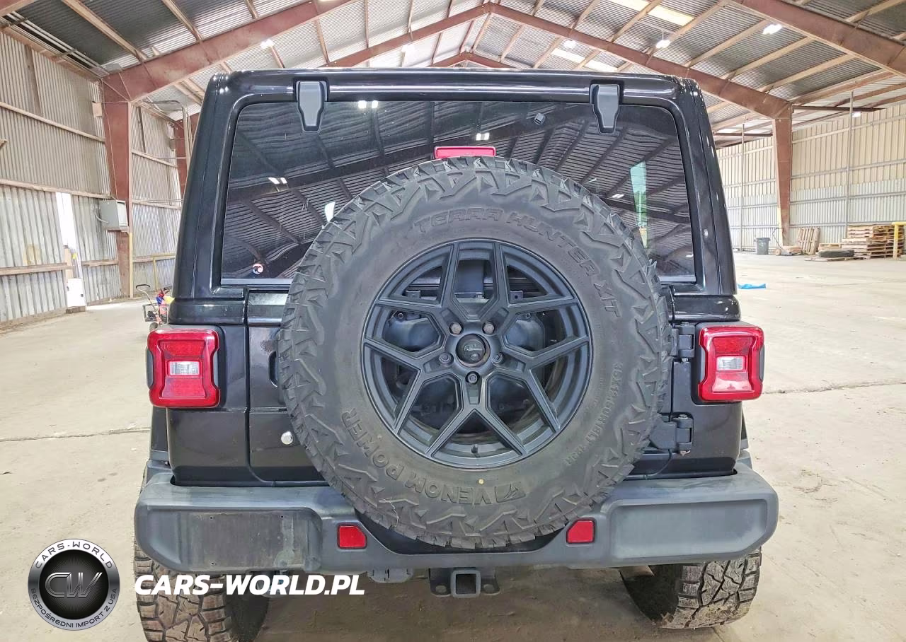 2020 Jeep Wrangler Unlimited Sahara VIN:1C4HJXEN1LW153405 - 6