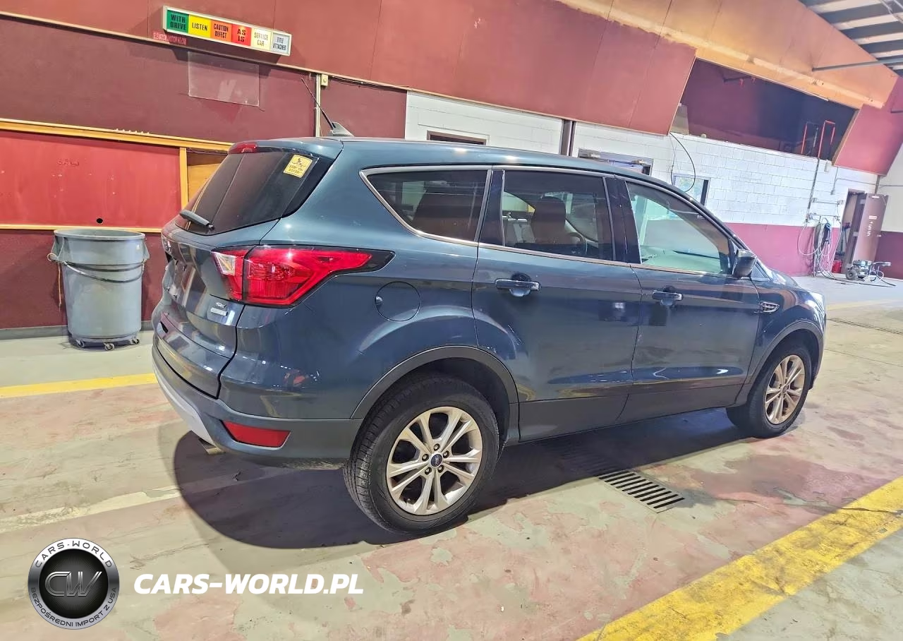 2019 Ford Escape Se VIN:1FMCU0GDXKUB30904 - 3