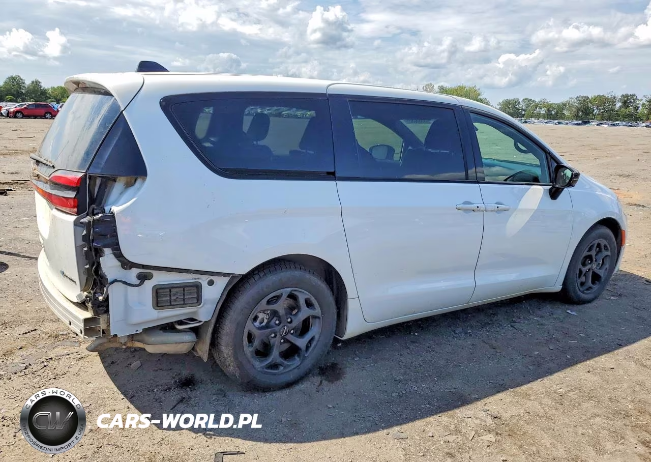 2024 Chrysler Pacifica Hybrid Select VIN:2C4RC1S79RR166583 - 3