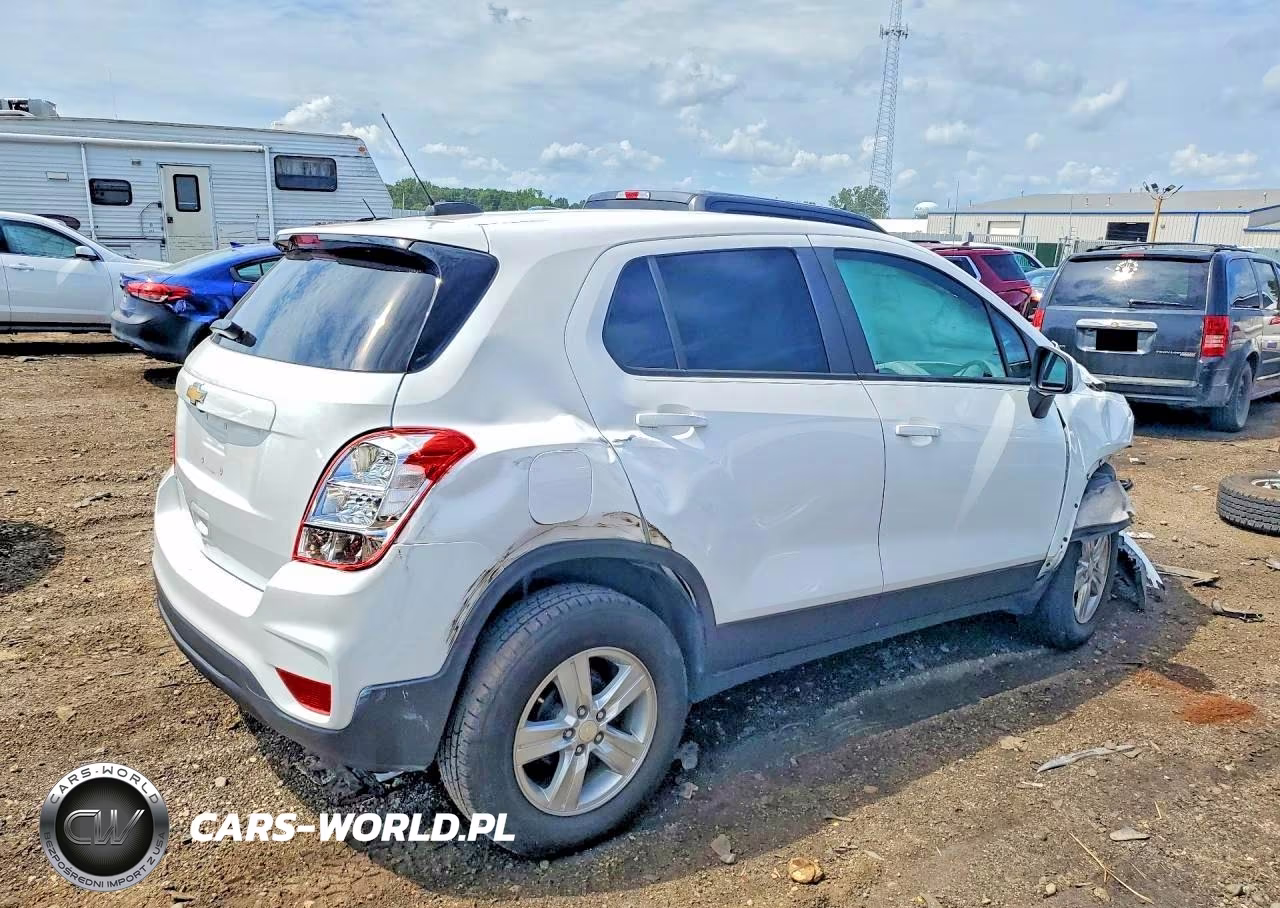 2020 Chevrolet Trax Ls VIN:3GNCJKSB1LL324397 - 3