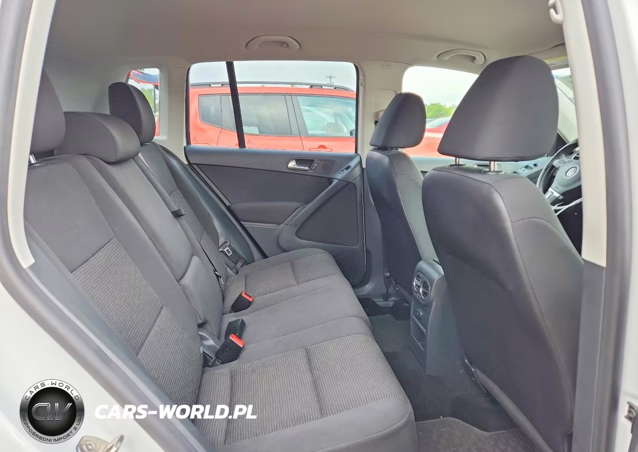 2017 Volkswagen Tiguan S VIN:WVGBV7AX7HK047892 - 10