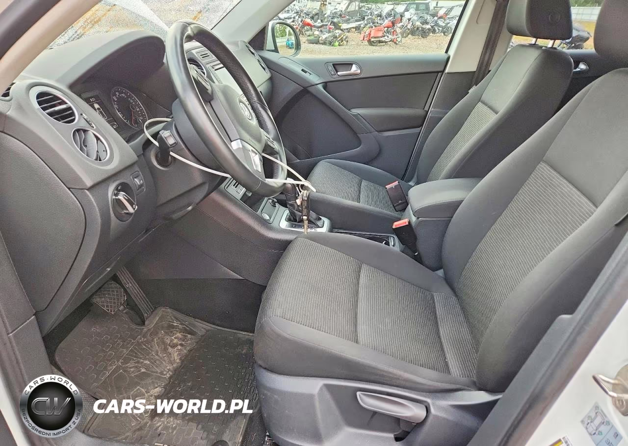 2017 Volkswagen Tiguan S VIN:WVGBV7AX7HK047892 - 7