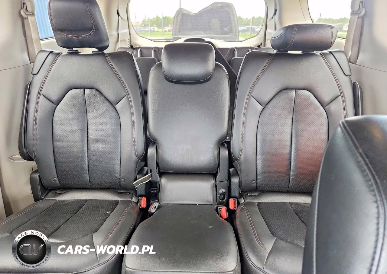 2017 Chrysler Pacifica Touring L Plus VIN:2C4RC1EG9HR578108 - 10