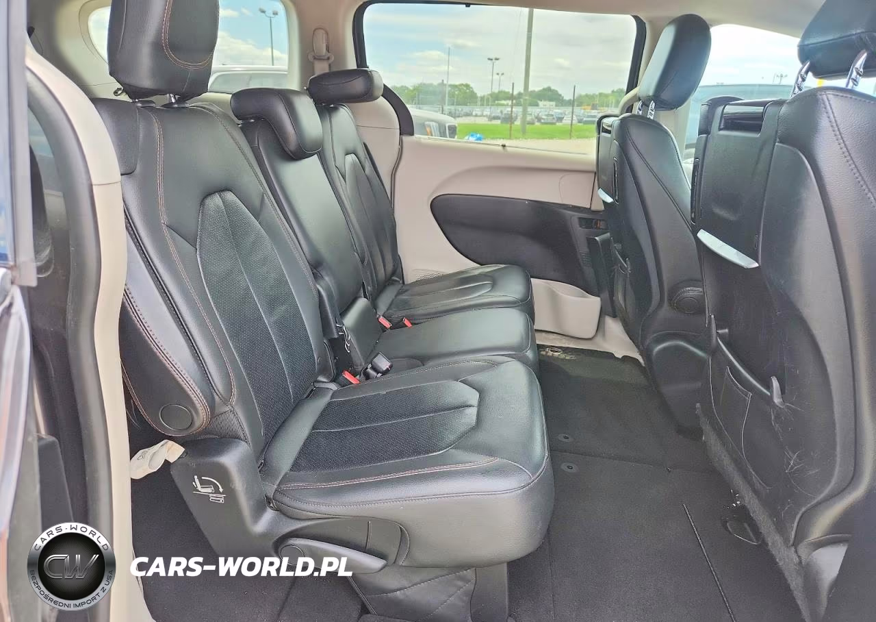 2017 Chrysler Pacifica Touring L Plus VIN:2C4RC1EG9HR578108 - 11