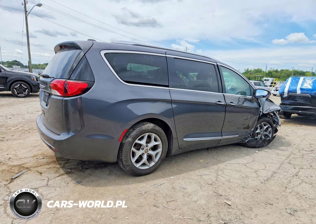 2017 Chrysler Pacifica Touring L Plus VIN:2C4RC1EG9HR578108 - 3