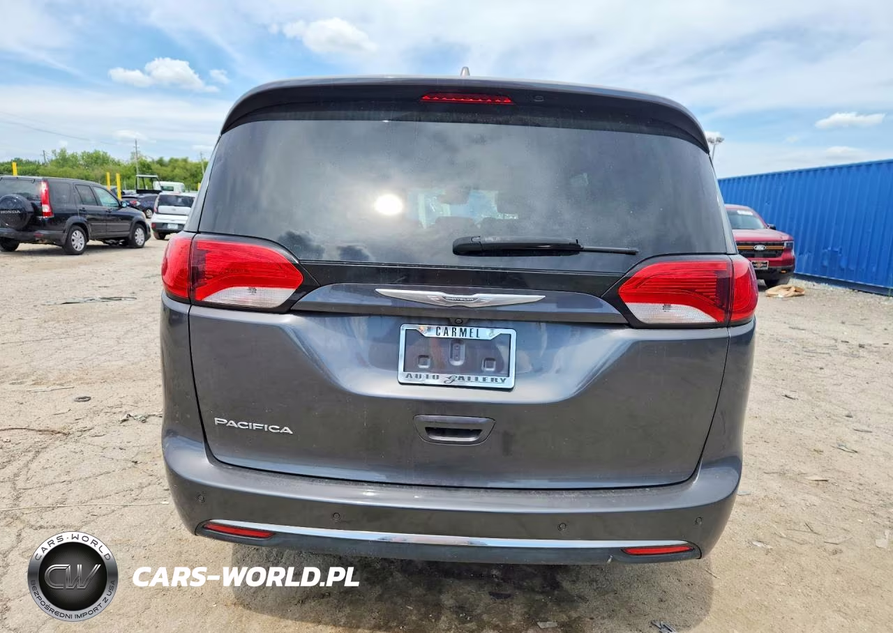 2017 Chrysler Pacifica Touring L Plus VIN:2C4RC1EG9HR578108 - 6