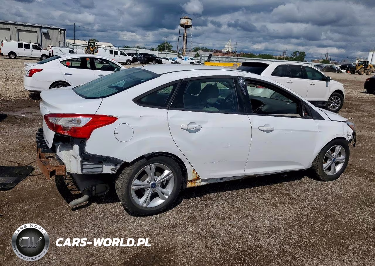 2014 Ford Focus Se VIN:1FADP3F24EL286342 - 3