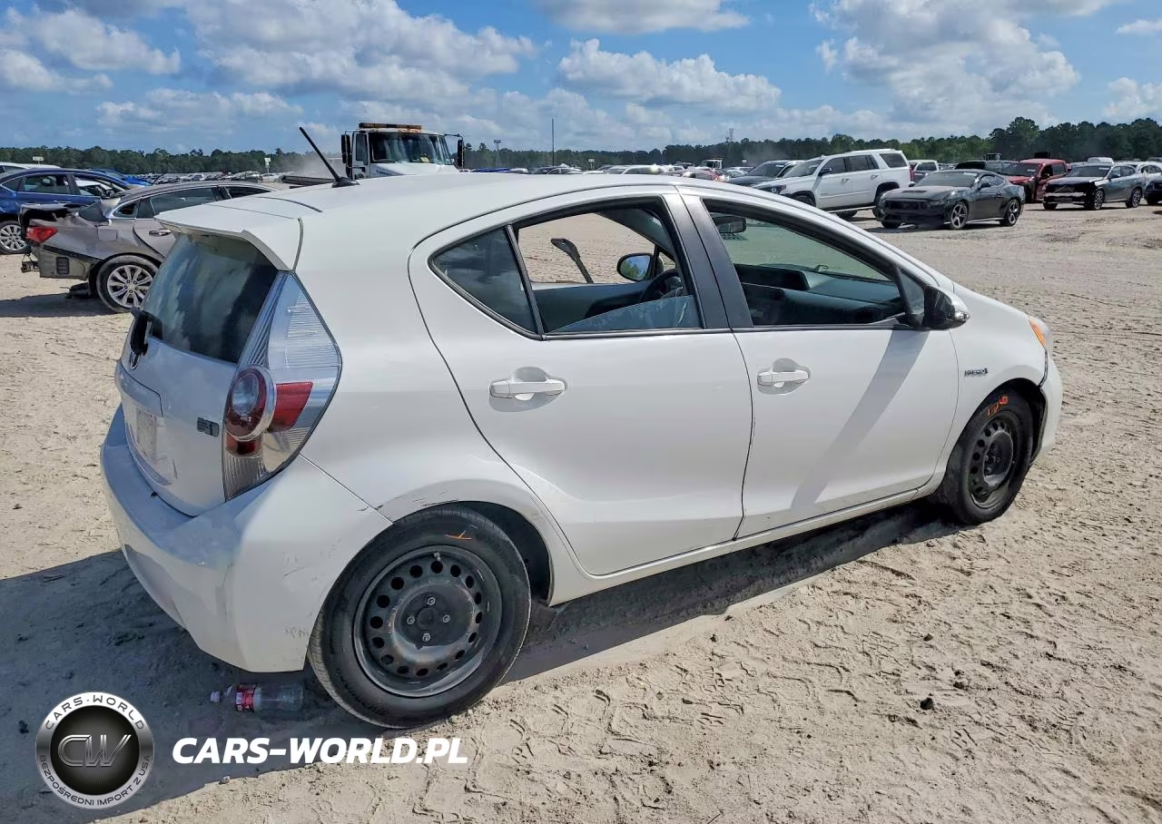 2012 Toyota Prius C One VIN:JTDKDTB39C1513218 - 3