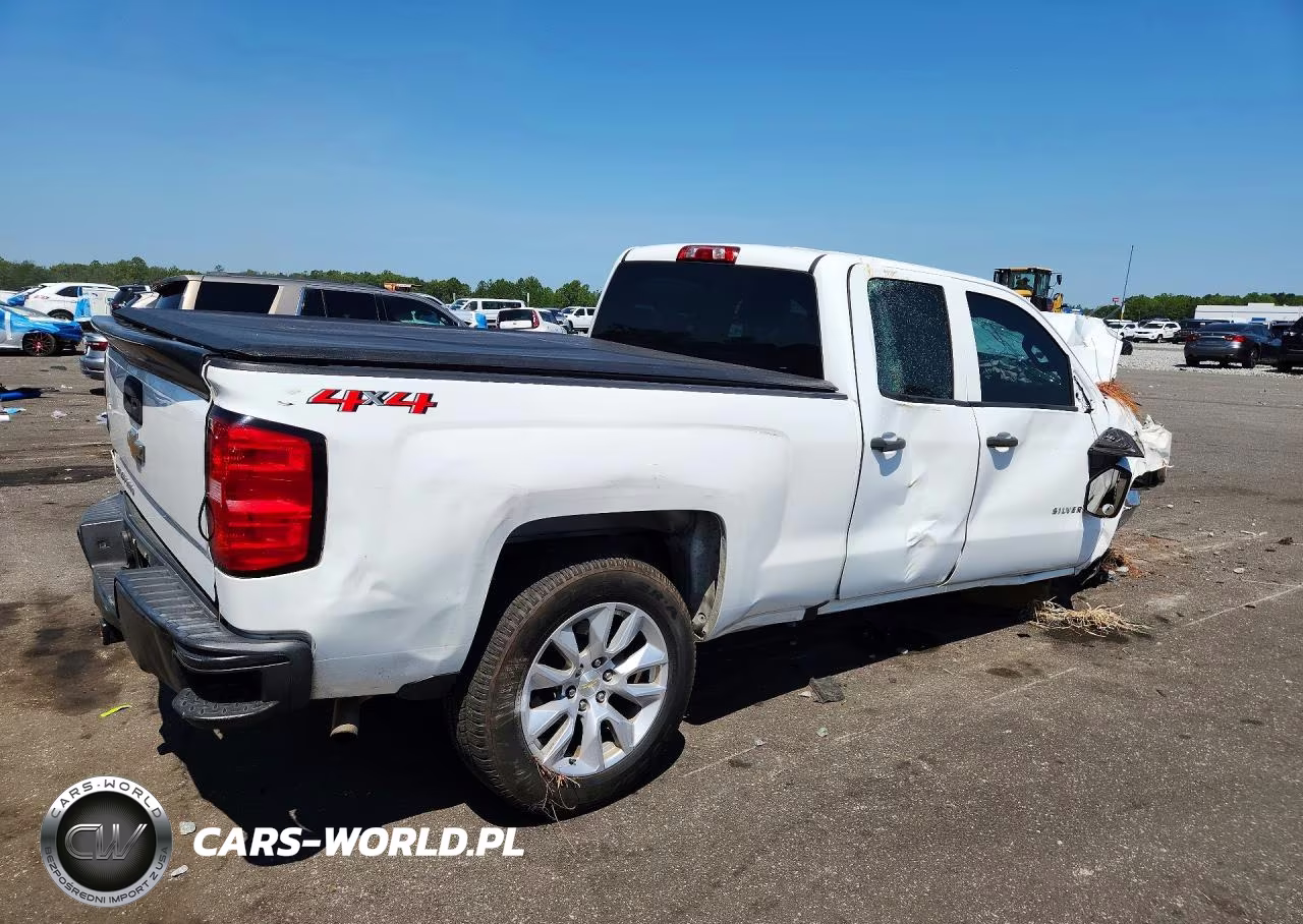2018 Chevrolet Silverado K1500 VIN:1GCVKNEH4JZ241374 - 3