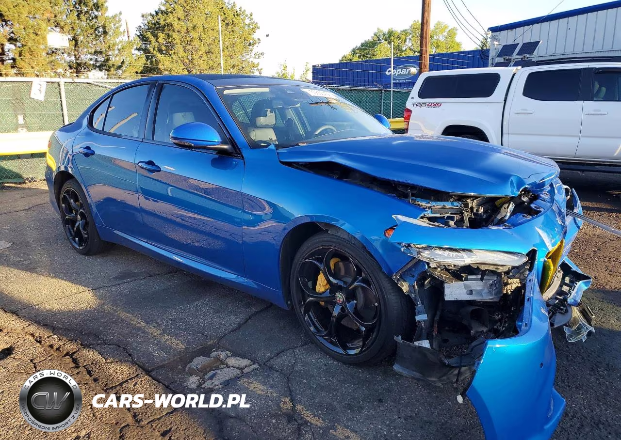2018 Alfa Romeo Giulia Ti Q4 VIN:ZARFAEEN1J7577661 - 4