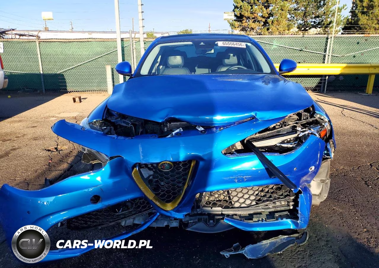 2018 Alfa Romeo Giulia Ti Q4 VIN:ZARFAEEN1J7577661 - 5