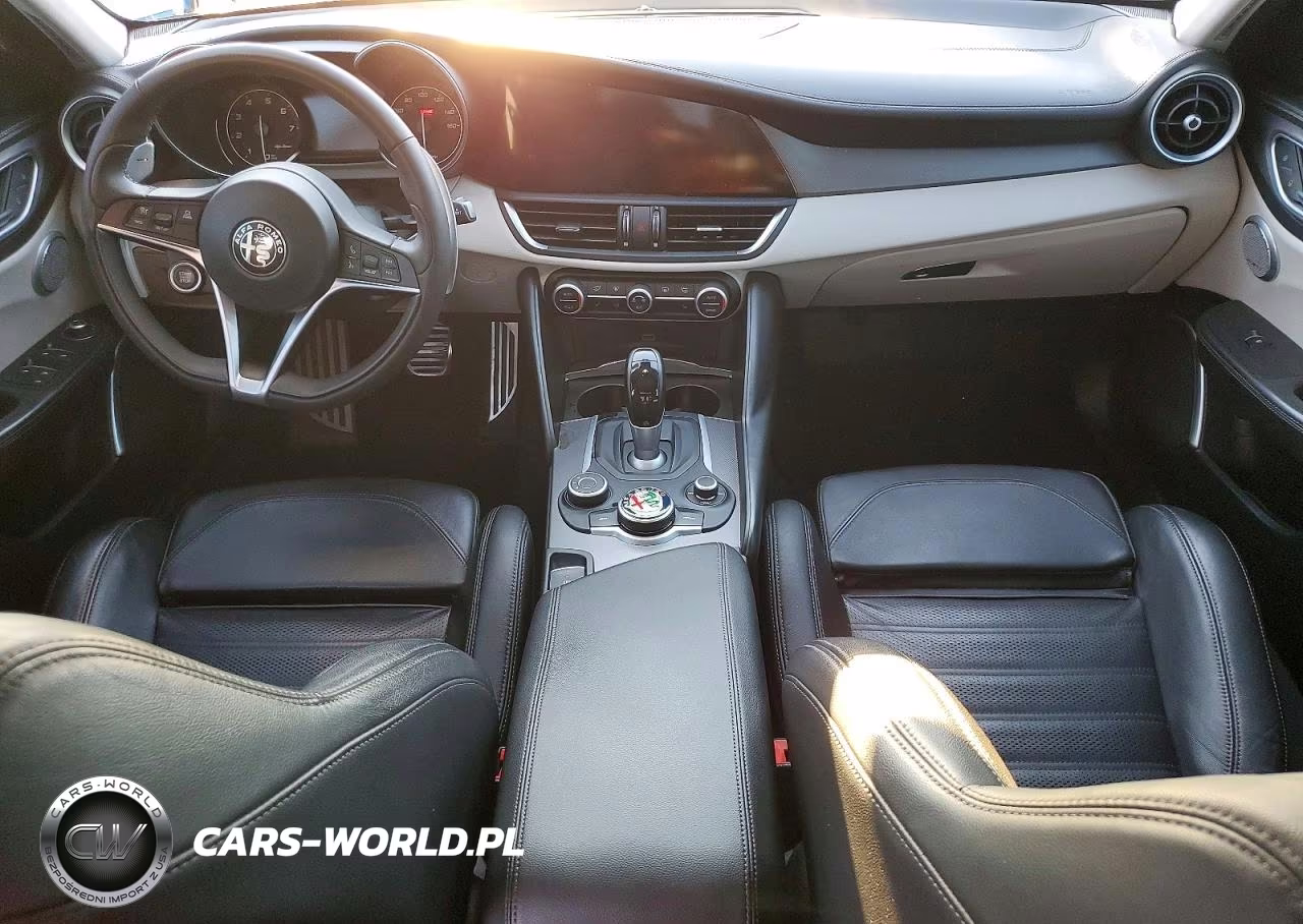 2018 Alfa Romeo Giulia Ti Q4 VIN:ZARFAEEN1J7577661 - 8
