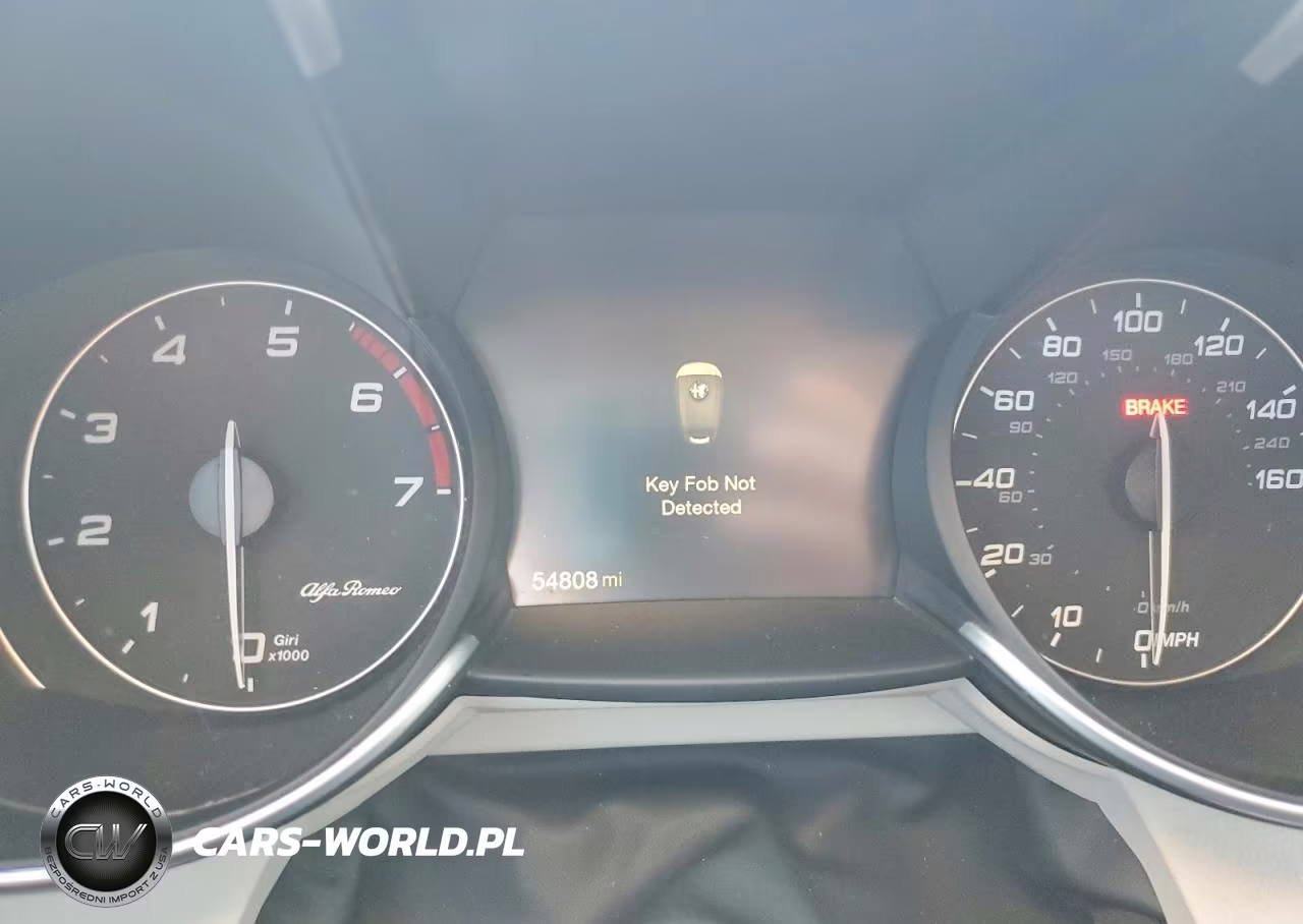 2018 Alfa Romeo Giulia Ti Q4 VIN:ZARFAEEN1J7577661 - 9