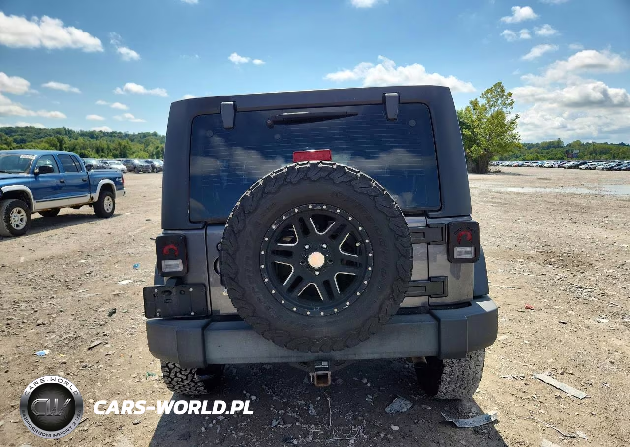 2017 Jeep Wrangler Unlimited Sport VIN:1C4BJWDG8HL553456 - 6