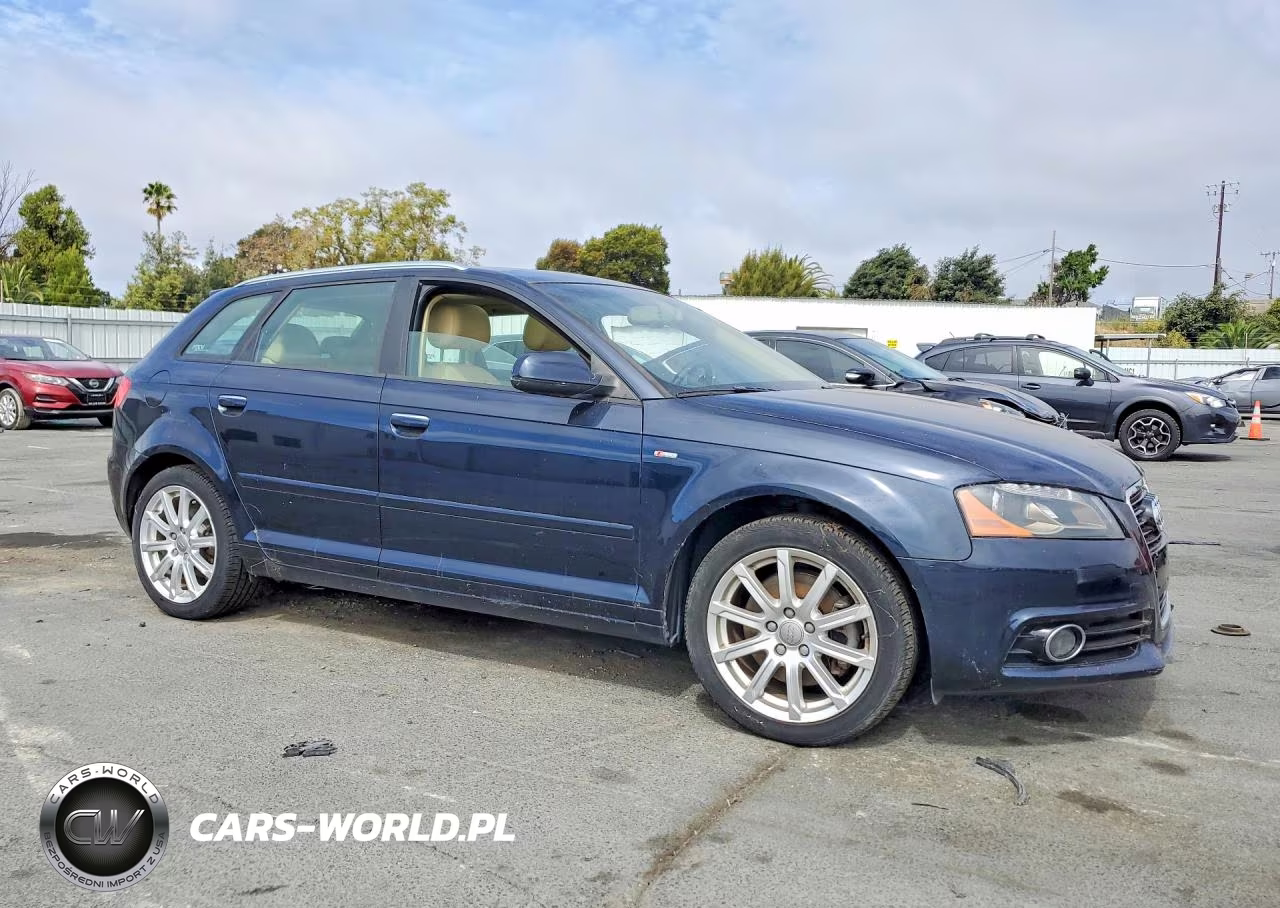 2012 Audi A3 Premium Plus VIN:WAUKEAFM8CA031454 - 4