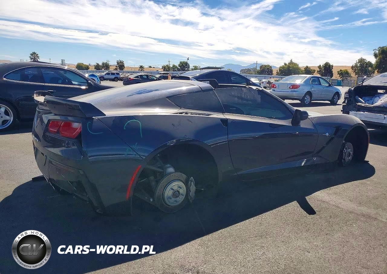 2015 Chevrolet Corvette Stingray 1Lt VIN:1G1YB2D70F5107005 - 3