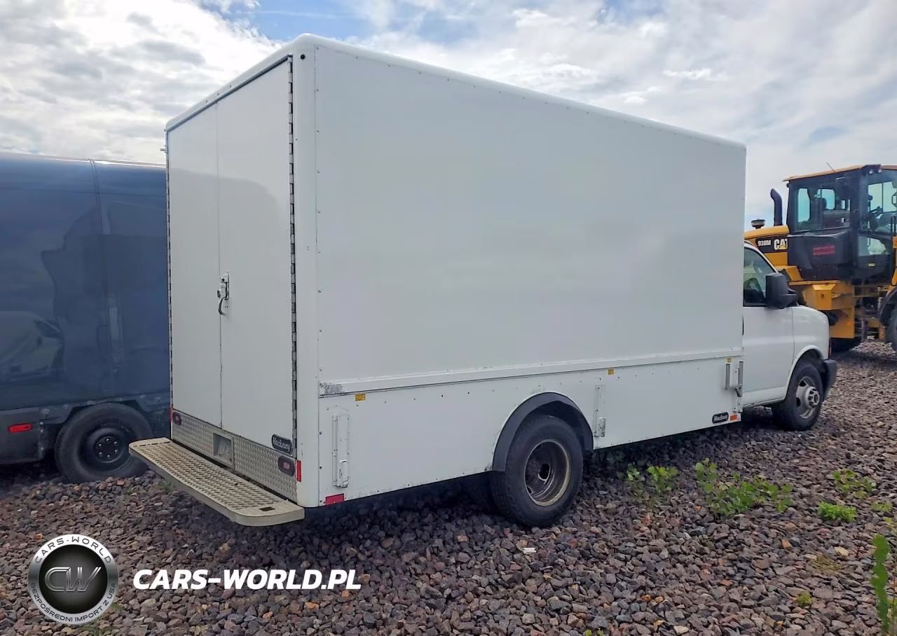 2018 GMC Savana Cutaway G4500 VIN:7GZ67UCG8JN000339 - 3