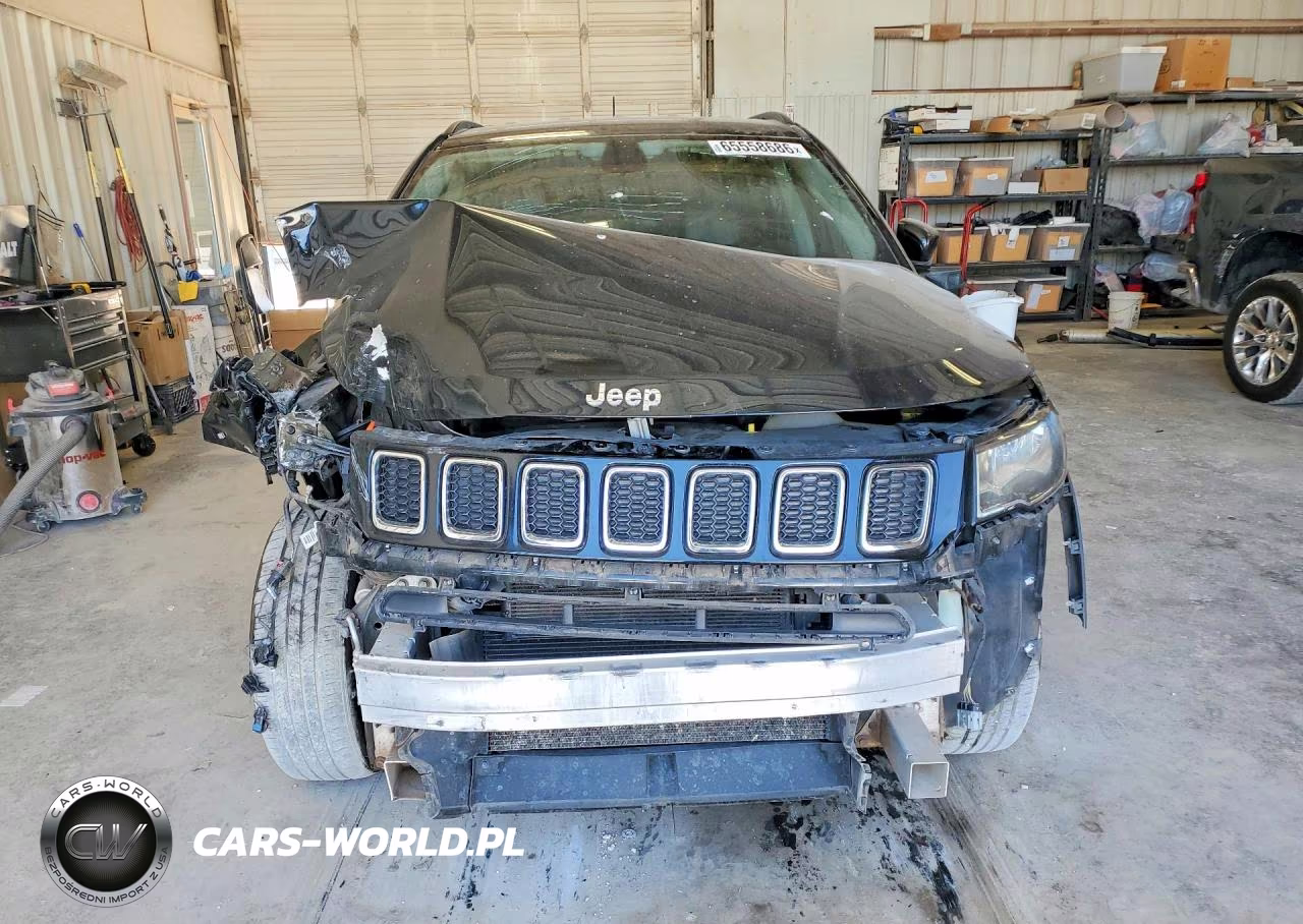 2018 Jeep Compass Latitude VIN:3C4NJDBB7JT343353 - 5