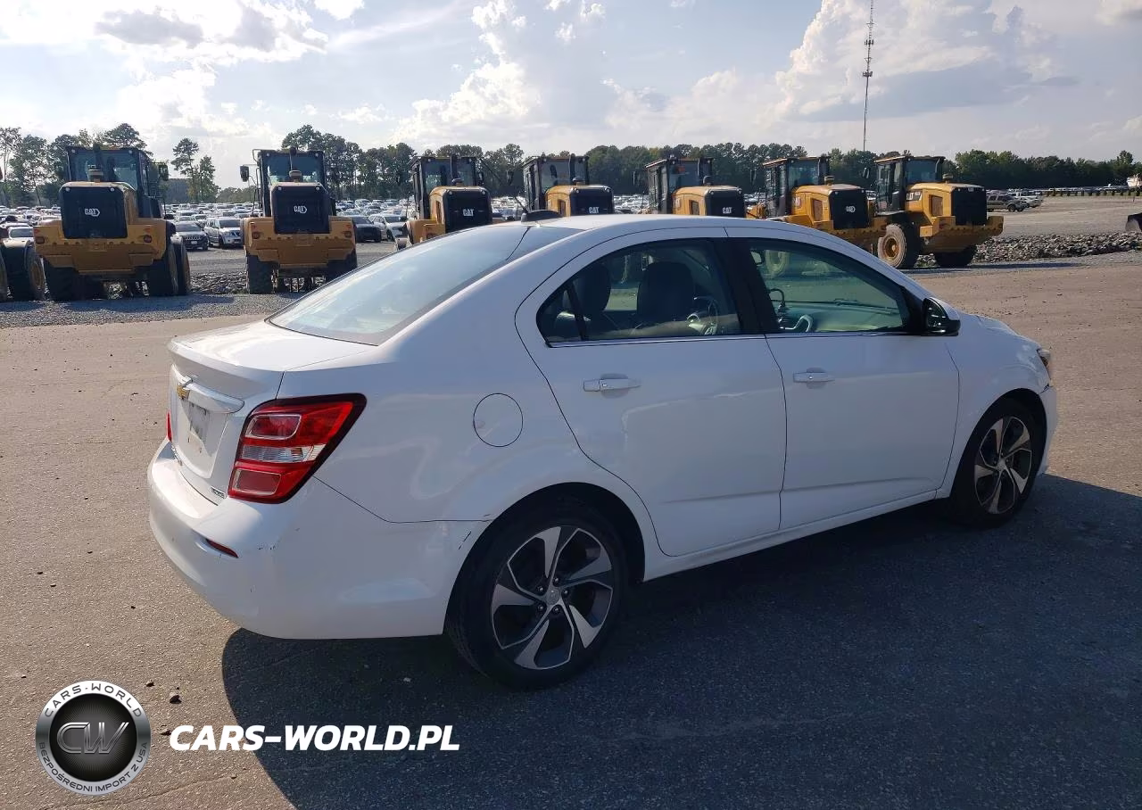 2018 Chevrolet Sonic Premier VIN:1G1JF5SB7J4141245 - 3