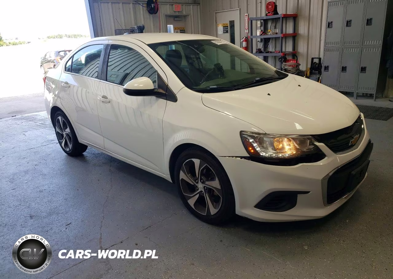 2018 Chevrolet Sonic Premier VIN:1G1JF5SB7J4141245 - 4