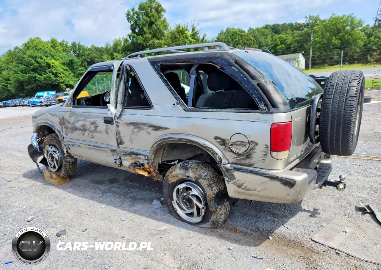 2000 Chevrolet Blazer VIN:1GNCT18W8YK117416 - 2