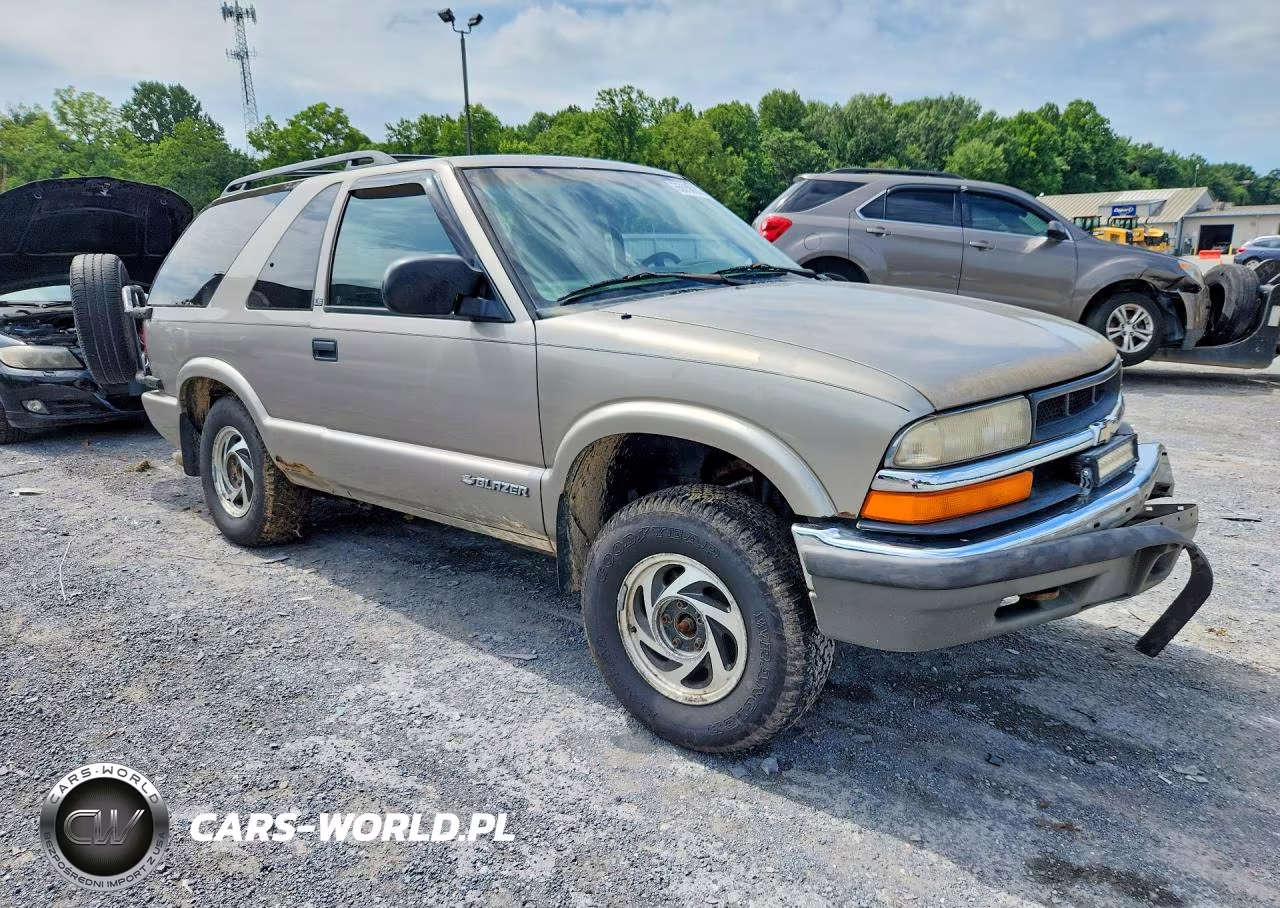 2000 Chevrolet Blazer VIN:1GNCT18W8YK117416 - 4