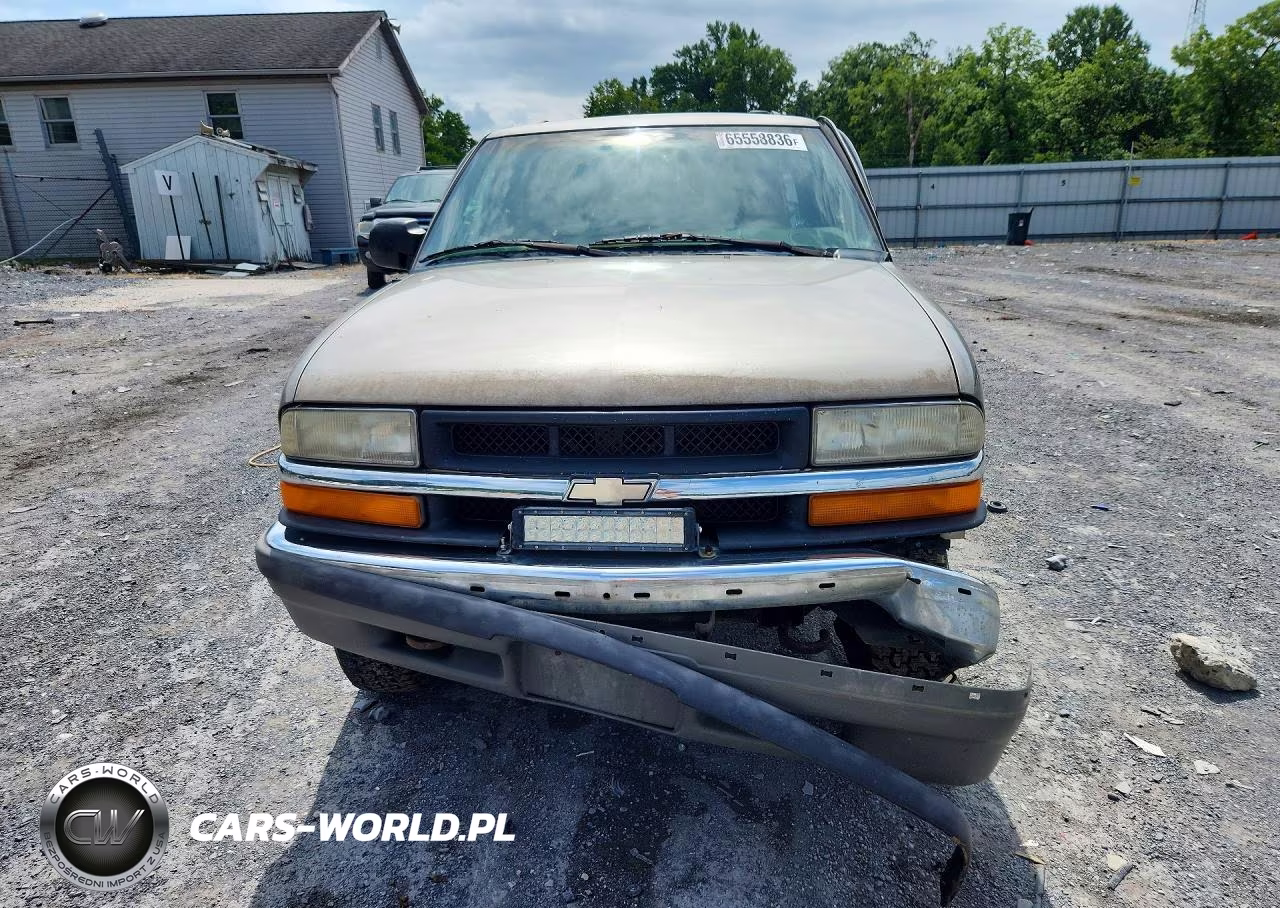 2000 Chevrolet Blazer VIN:1GNCT18W8YK117416 - 5