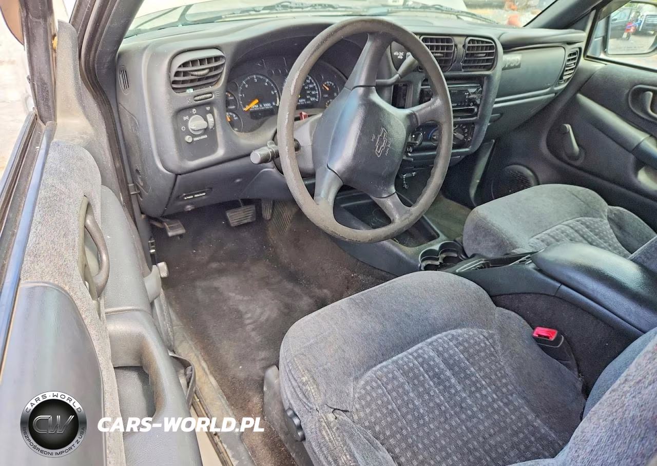 2000 Chevrolet Blazer VIN:1GNCT18W8YK117416 - 8